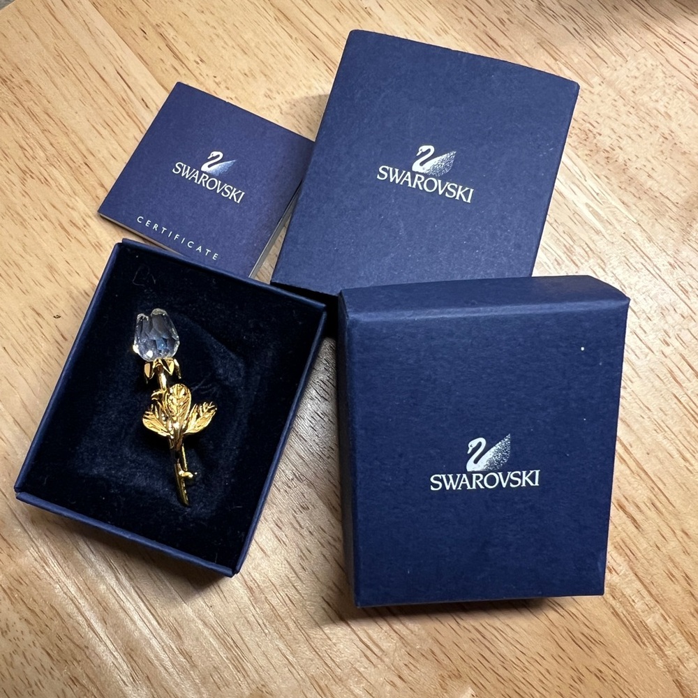 🌹❤️ 💎 Swarovski Single Rose Pin 🌹 With Gift Box and Extras ❤️🔥‼️💎